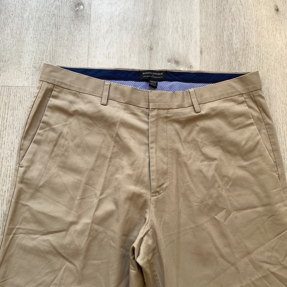 Banana Republic Men's 34x32 Non-Iron Tailored Slim Fit Chino Pants Khaki Beige - Picture 2 of 9